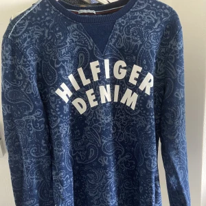 Tommy Hilfiger Sweatshirt - Tommy Hilfiger sweatshirt. Endast använd en gång, nypris 1100 kr. 