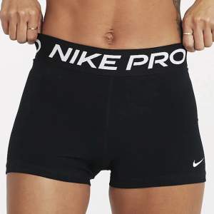 Säljer mina nya snygga shorts då de ej passar i storlek. Direkt pris 200kr