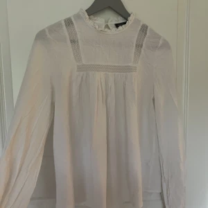 Vit blus  - Jättefin blus från Kappahl