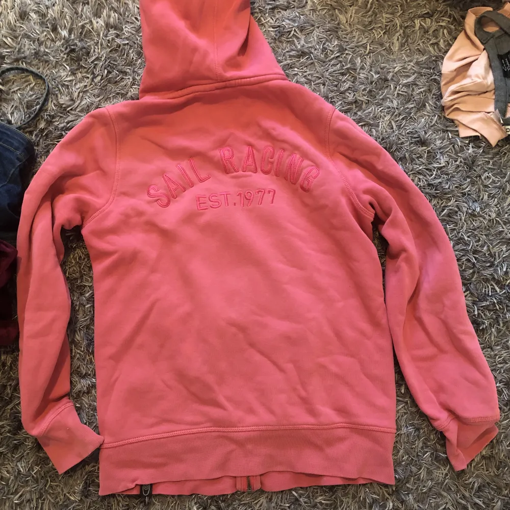 sail racing zip hoodie i rosa, nästan aldrig använd . Hoodies.