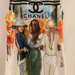 Lång topp s - En fin topp som sitter som en tunika/kort klänning   Snyggt tryck :: chanel 