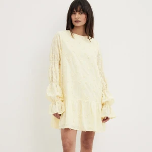 Klänning  - Jättefin klänning som passar perfekt nu till hösten med en stickad tröja till. Aldrig nämnd ❤️❤️ Skriv för fler bilder 