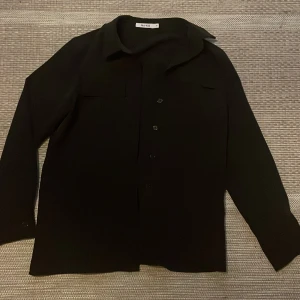 Svart blazer  - Svart oversize blazer från NAKD. I bra skick, endast använd en gång