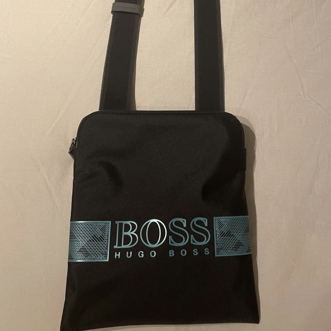 Hugo boss axelväska