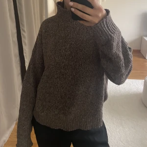 Brun stickad tröja - Stickad tröja med polo