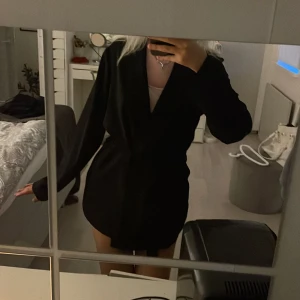 Kappa med knytning - Lite tunnare än en riktig höst kappa men jätte fin