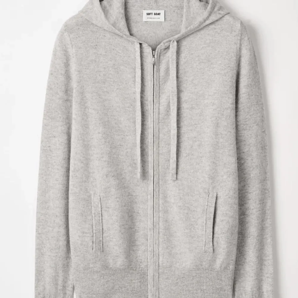 Så snygg soft goat hoodie, använd ett fåtal gånger pris kan diskuteras! . Tröjor & Koftor.