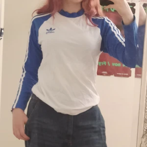 Adidas tröja - Adidas tröja i nyskick använd ett par gånger, ganska bekväm