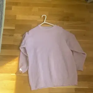 En rosa skön, stor mys tröja. Men även fin som en vanlig tröja. Stor i storlek