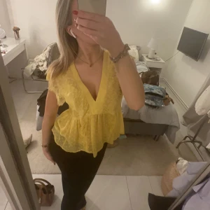 Blus - Super gullig gultopp! 