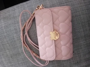 Mussepiggväska - Oanvänd, supersöt väska med handtag och axelband. Mussepigg som knapplås