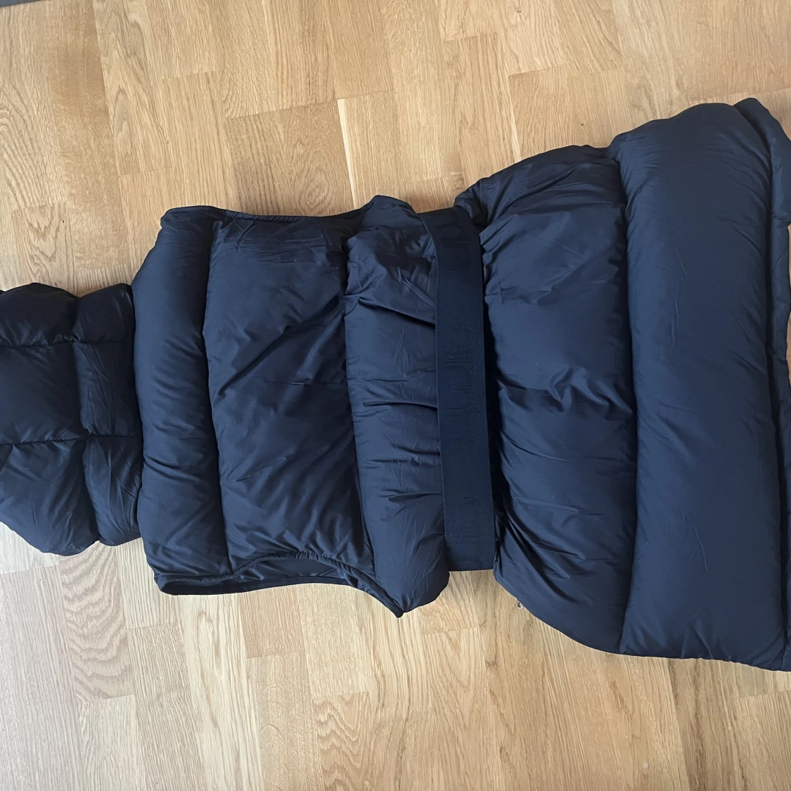 Ny oanvänd dunväst från Aimn - 90