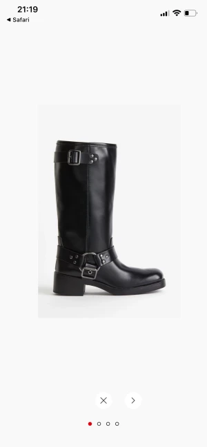 Bikerboots HM - Helt oanvända bikerboots från HM. Prislappen är kvar. Storlek 41 men passar mig som brukar ha storlek 40 i skor 🫶🏻 