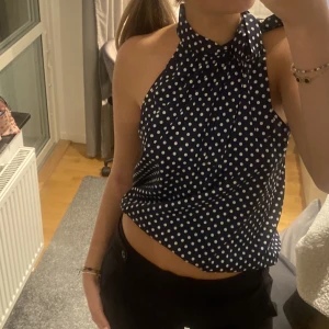 Prickig linne - Blått och vitt linne