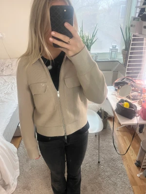 skit snygg jacka! - från arket, inte använd så mycket.