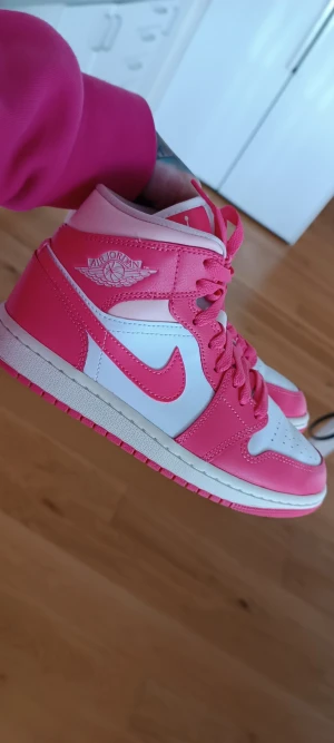 Nike air MID 1 Pink - size 36.5, new without box (thrown away during the move), bought in Switzerland from Snipes, collection in person from Bro 