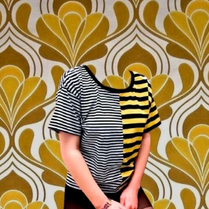 Randig splittrad t-shirt - Väldigt glad och lekfull T-shirt köpt från shein för flera år sen. De är lite korta i magen, så passar bra på våren/sommaren. OBS! Har 2X så en S och en M. (Den på bilden är S)