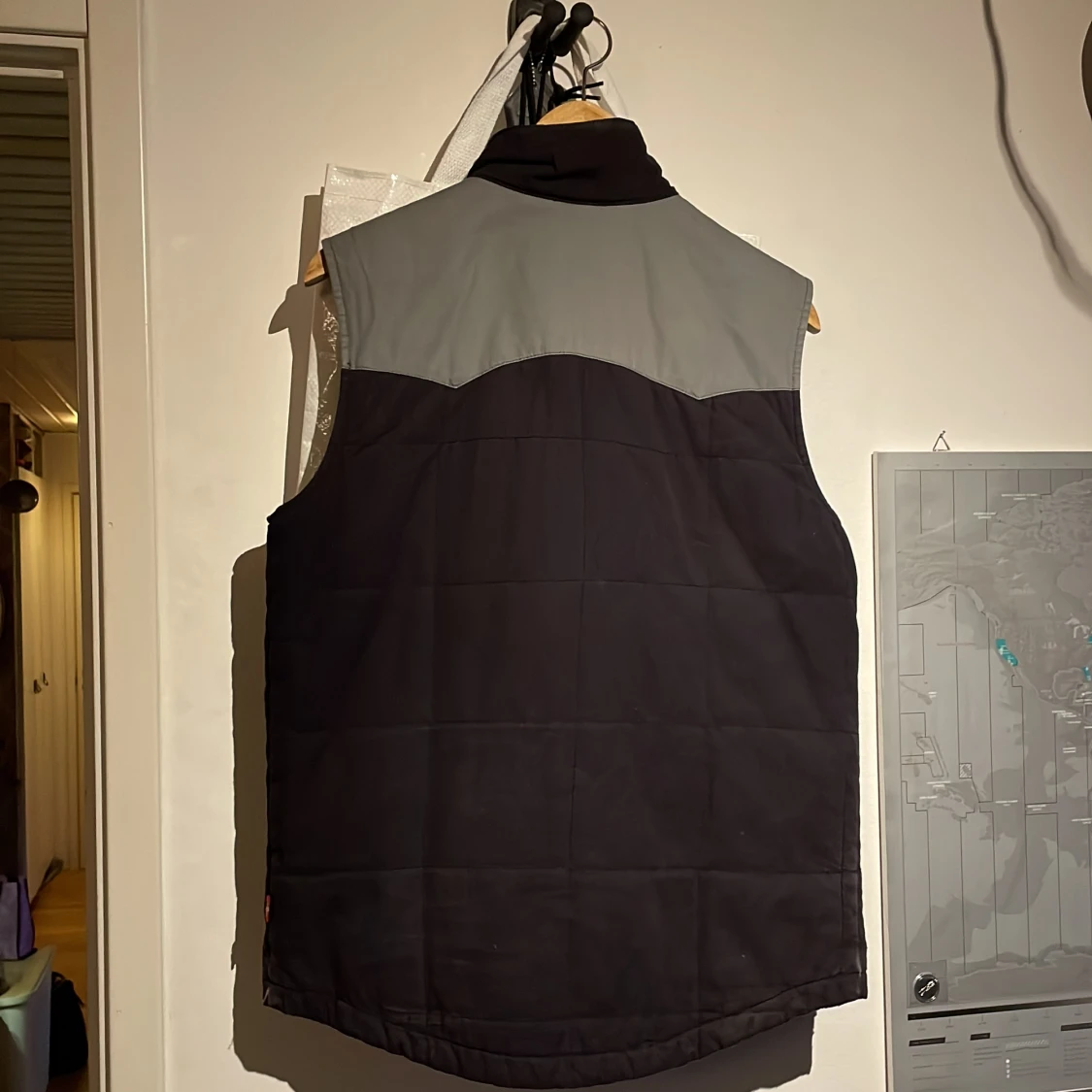 LEVI’S VÄST  - 90