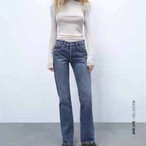 Säljer mina blåa jeans då dom är försmå. Från Zara i modellen mid waist Endast använda 1-2 gånger, som nya. Kom privat för för flera bilder. Pris kan diskuteras
