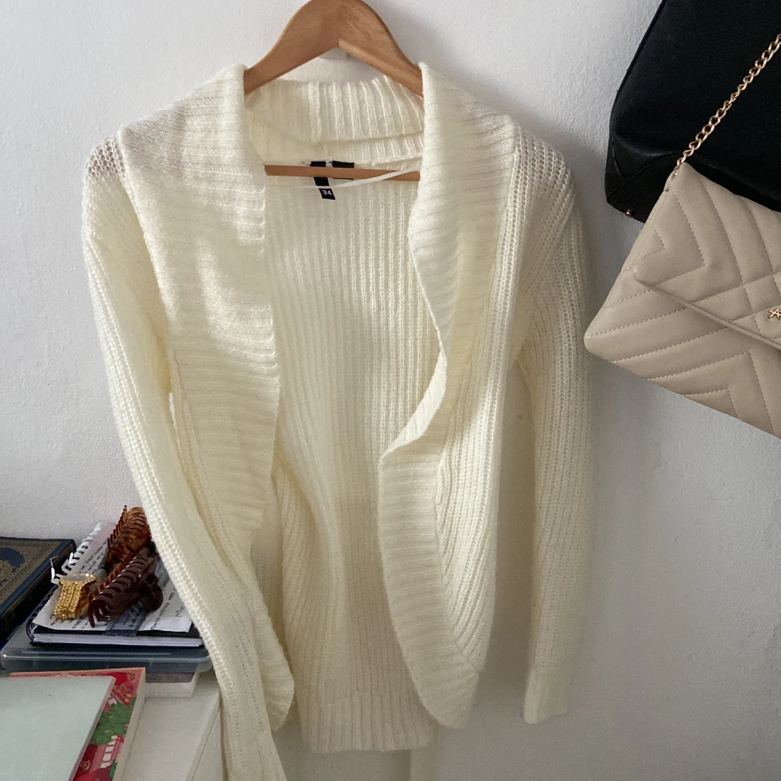 Knytbar stickad kofta - 90