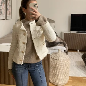 Jacka - Så snygg jacka från mango, knappt använd❤️