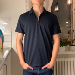 Jack & jones piké  - Stilren Jack & Jones piké som bara är använd ett fåtal gånger. Storlek S och nästan som ny 