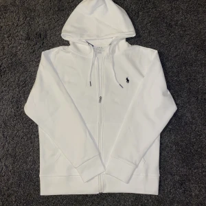 Polo Ralph Lauren hoodie - Ralph lauren tröja väldigt fin skick. Vid fler bilder eller frågor kontakta mig