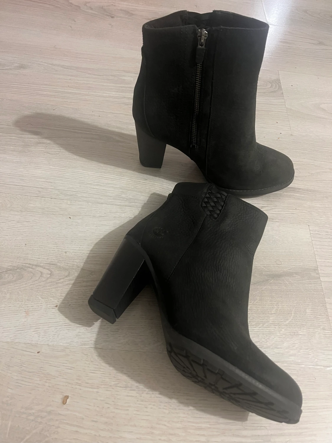 Ett par fräscha Timberland klackar i storlek 40, har inte använts 