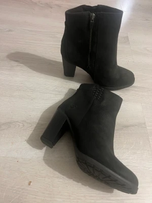 Ett par fräscha Timberland klackar i storlek 40, har inte använts  - Varma timberland klackar i storlek 40 