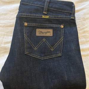 Wrangler jeans storlek W29 L31. Små i storleken!