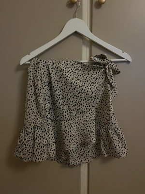 Omlott kjol - Fin omlott kjol ifrån Shein i storlek S! Leopard liknande mönster. 