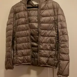 Sbiege puffer jacket from uniqlo in size S