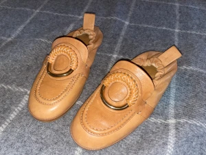 See by Chloe - Hana loafers beige Storlek 38-39 Använda en gång Kvitto & kartong  Nytt pris 3300:-  Mitt pris 1900:-