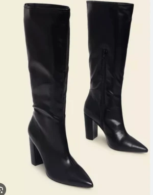 Boots Bianca X nelly - Från kollektionen med Bianca X nelly  Använda ett fåtal gånger. Finns i ett djur och rökfritt hem 