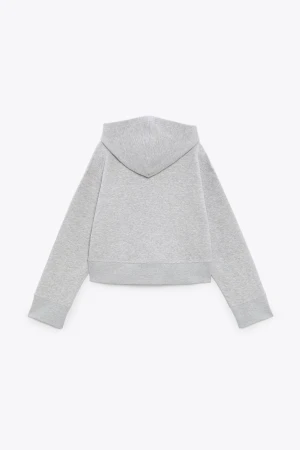 Grå zara hoodie - En grå vanlig hoodie köpt på zara ❣️ säljer då den är lite för liten för mig! Använd få gånger❣️