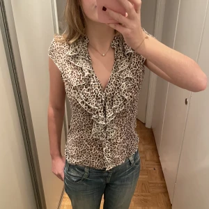 Leopard blus - Gullig blus med leopardmönster😙