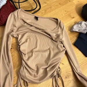 Tröja från shein  - En tröja från shein som inte kommer till användning tyvärr men annars är det en super fin tröja utan effekter 