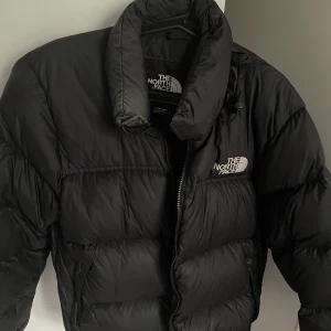 North face jacka  - Säljer denna jacka pågrund av ingen användning. 