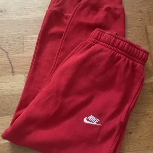 NIKE BYXOR - Använda men i fint skick. 