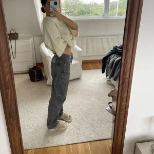 Mörkgrå jeans  - Säljer mina grå jeans från pull&bear 💖