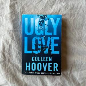 Säljer denna otroliga bok av Colleen Hoover då jag läst ut den och tycker någon annan borde läsa den! Obs! Denna är på engelska. Köpt för 229 kr på Akademibokhandeln 💙