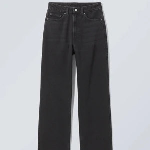Weekday Rowe jeans - Super skick, använd ett fåtal gånger, men har blivit lite ljusare än det på bilden, lite svart/gråa. Inga defekter