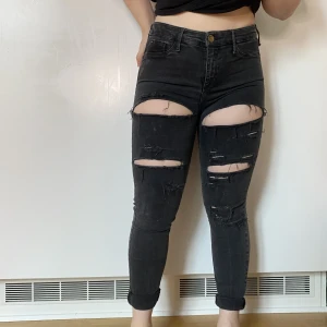 River Island Ripped Jeans - SUPER stretchiga och bekväma. Använda fåtal gånger! Jag är 155 cm🫶🏻