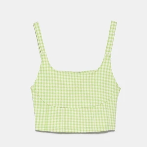 Rutig zara topp - Köpt på Plick men endast använd en gång av mig. Bra skick, inga defekter. Kan skicka egna bilder om det önskas!