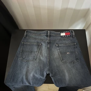 Tommy Hilfiger Jeans - Tommy Jeans storlek 30/34