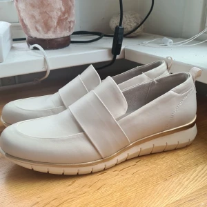 Festskor - Helt oanvänd skor, kan användas till vardagen och formella tillfällen.