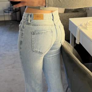 Blåa jeans samma som andra bilden💕 oanvända med prislapp 