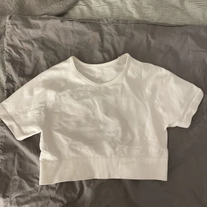 Träningströja - Vet inte vart ifrån den är köpt. Skriv för fler info eller bilder❤️