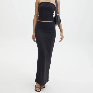 Maxikjol - Supersnygg och skön maxikjol från märket Glassons. Kommer tyvärr inte till använding. Storlek S, passar 36-38 