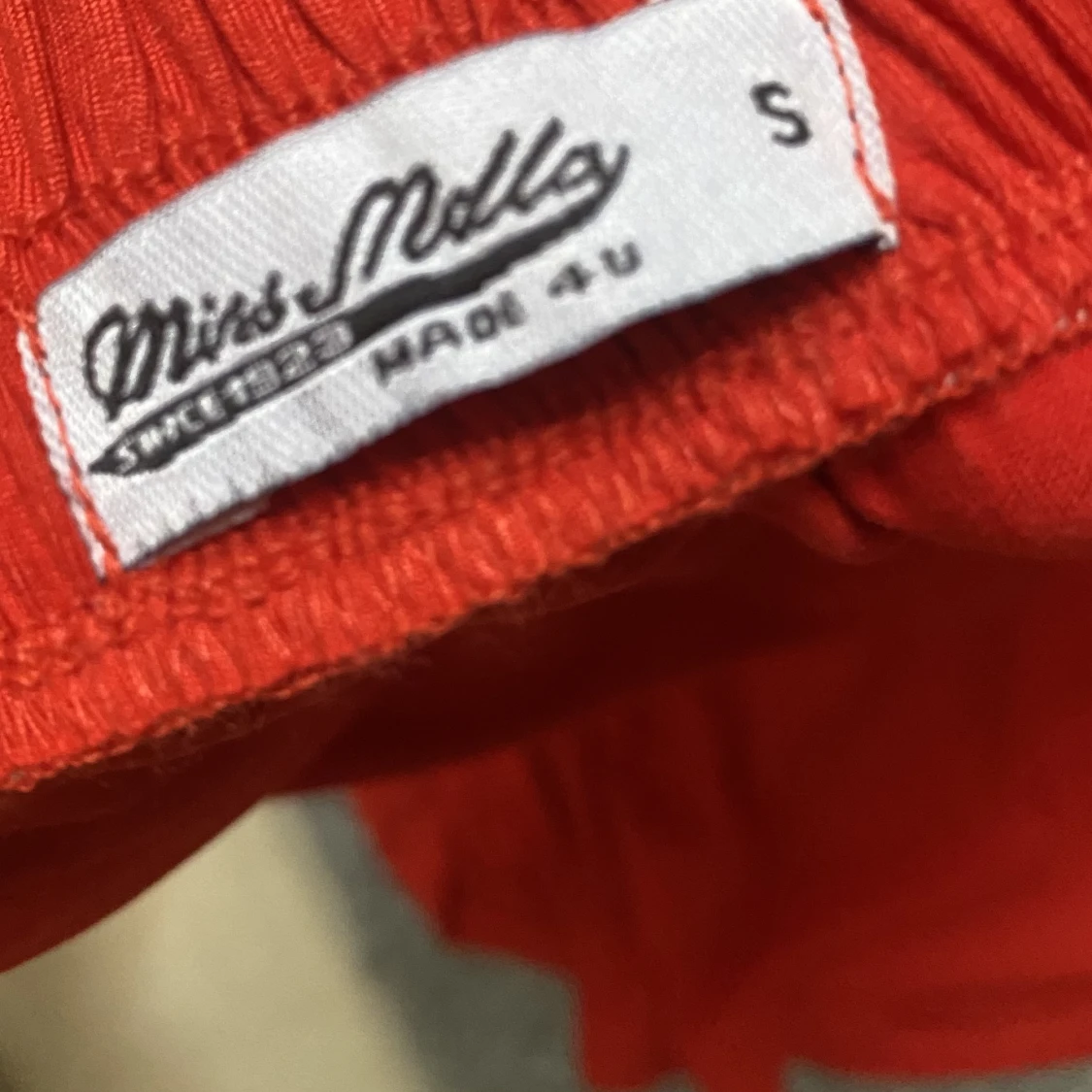 Röd kjol strl s  - 90